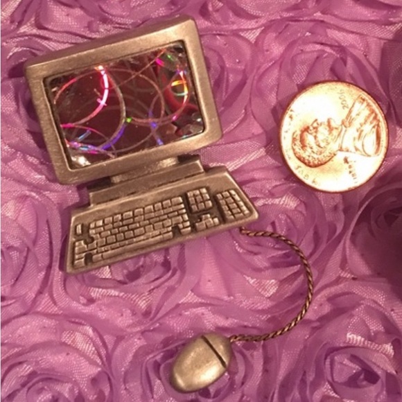 Computer & mouse pinback - Picture 2 of 3
